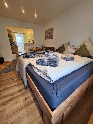 Free WiFi, bed sheets - Studio Apartment 'Rosenzauber Kraxler Pärchen' with Shared Garden and Wi-Fi (Weißenstadt)