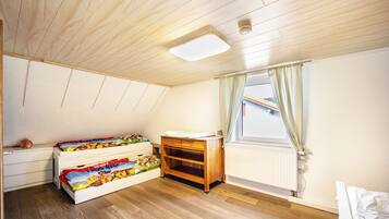 3 bedrooms, free WiFi, bed sheets