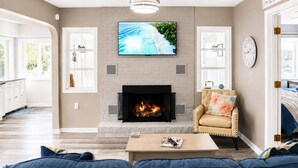 Smart TV, fireplace, books - ⚓️Direct lake Lakefront Home Tritoon rental available (Syracuse)