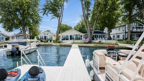Pool - ⚓️Direct lake Lakefront Home Tritoon rental available (Syracuse)