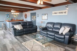 Interior - ⚓️Direct lake view with available Tritoon boat rental (Syracuse)