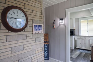 Interior - ⚓️Direct lake view with available Tritoon boat rental (Syracuse)
