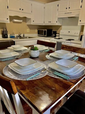 Mikrowelle, Ofen, Herdplatte, Geschirrspüler