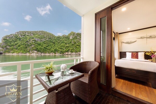 Elite Double Room | Balcony - HALONG CROWN LEGEND CRUISE (Ha Long)