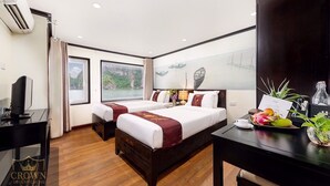 Junior Double or Twin Room | Premium bedding, desk, laptop workspace, bed sheets - HALONG CROWN LEGEND CRUISE (Tuan Chau)