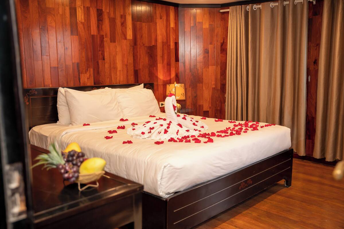 Elite Double Room | Premium bedding, desk, laptop workspace, bed sheets