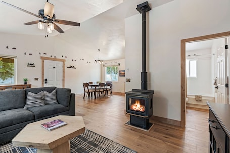 TV, fireplace. Pet-Friendly Cabin Retreat: Cozy 2BR Bear Cabin Getaway in Duck Creek Village