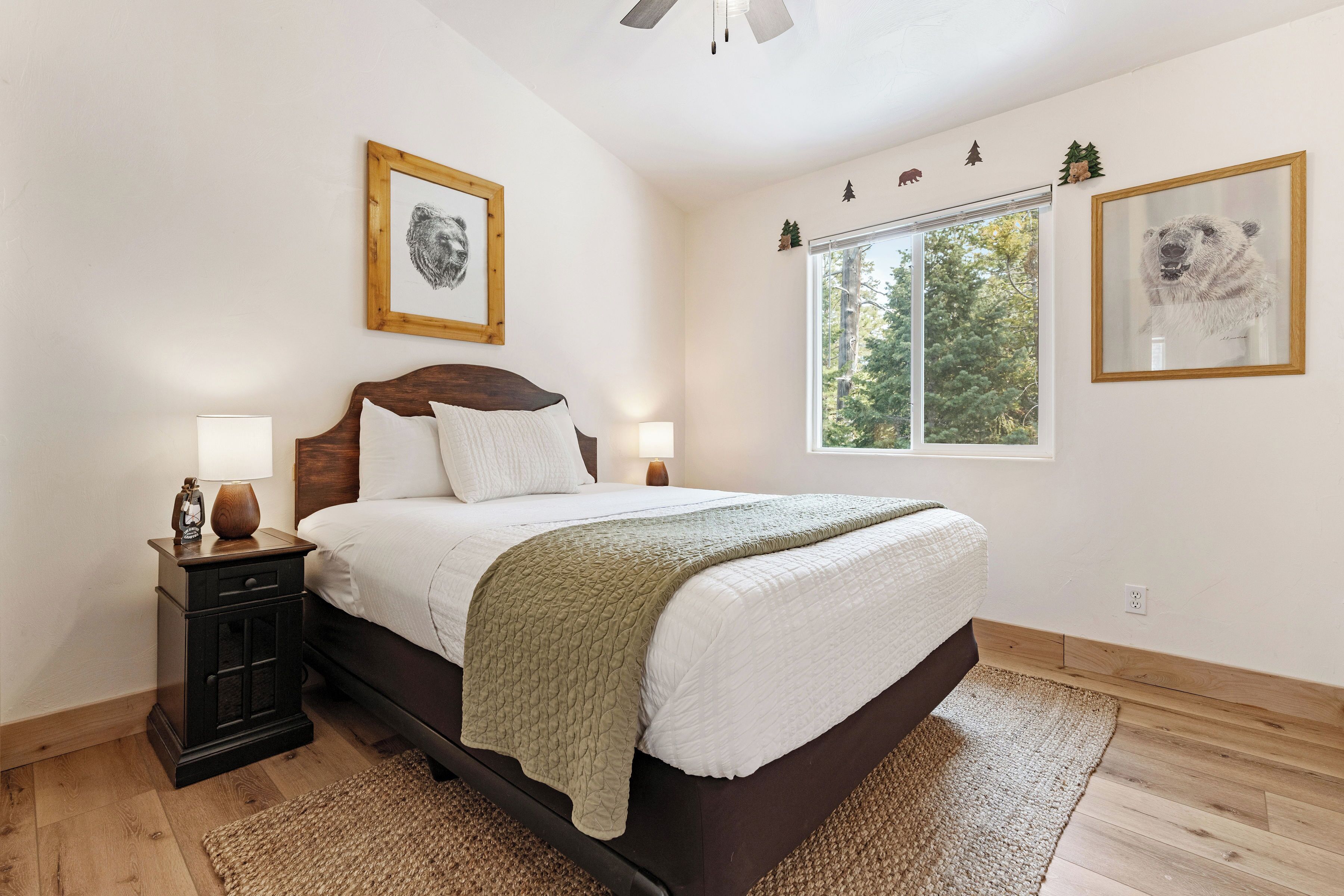 2 Schlafzimmer, Reisekinderbett, kostenloses WLAN, Bettwäsche