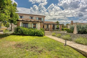 Exterior - Villa Aryana With Pool, Sveti Lovreč, Croatia (Sveti Lovreč)
