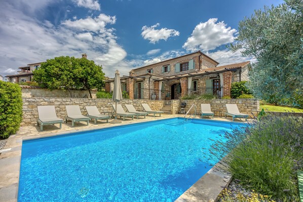 Pool - Villa Aryana With Pool, Sveti Lovreč, Croatia (Sveti Lovreč)