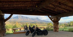 Property grounds - Taylor`s Depot Cabin (Paonia)