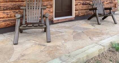 Taylor`s Depot Cabin