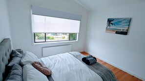 3 bedrooms, iron/ironing board, free WiFi, bed sheets - Venus Bay Blue (Venus Bay)