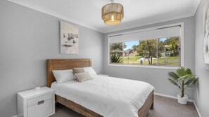 3 bedrooms, iron/ironing board, travel cot, free WiFi - Corinya Cottage By Experience Jervis Bay (Old Erowal Bay)