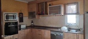 Kühlschrank, Mikrowelle, Ofen, Geschirrspüler