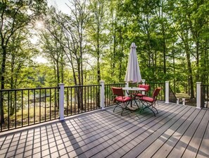 Outdoor dining - Stunning 90-Acre Home with Pond (Caret)