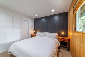 2 chambres, bureau, fer et planche à repasser, lit parapluie