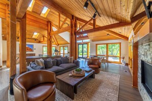 Smart TV, fireplace, DVD player, table football - Pet Friendly Luxury Creekhouse w/ Spa Views 582 (Mammoth Lakes)
