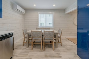 Dining - Premium Dunes Villa: Family Luxury Near Beaches (Bridgman)