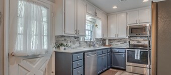 Family Friendly 3Br+ Ping Ping + BBQ+ games in OKC