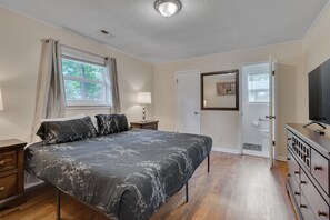 3 slaapkamers, een strijkplank/strijkijzer, wifi, beddengoed