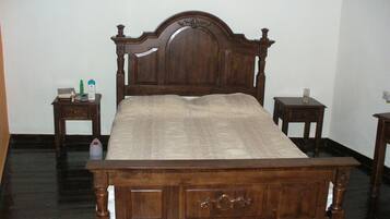 2 bedrooms, iron/ironing board, bed sheets