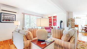 Téléviseur, foyer, lecteur de DVD