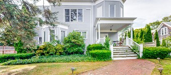 Central 2nd-floor apartment with propane stove, grill, W/D, & great location