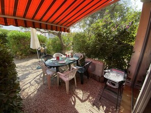 تناول الطعام بالخارج