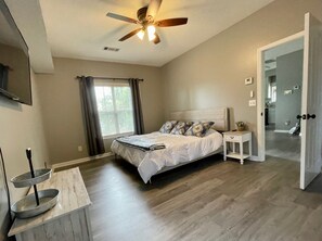 3 Schlafzimmer, Schreibtisch, Bügeleisen/Bügelbrett, kostenloses WLAN