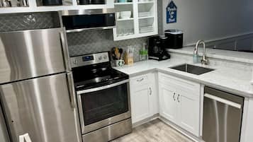 Coffee/tea maker, fridge, microwave, oven