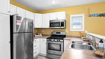 Refrigerador, microondas, horno, placa de cocina