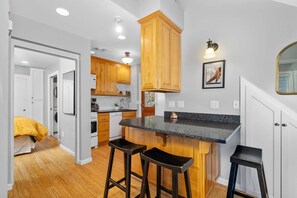 Unclassified image, 3 of 30, button