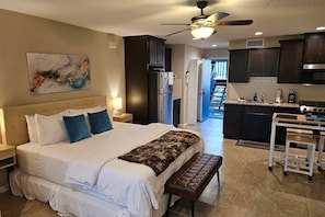 Iron/ironing board, free WiFi, bed sheets - The Escape at the Ravines |King Studio w/Daybed |Full Kitchen |Dogs Ok |Screened Porch |Wooded Views (Middleburg)