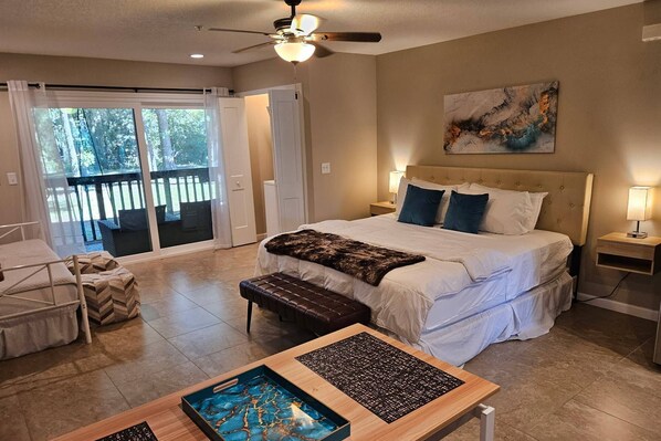 Iron/ironing board, free WiFi, bed sheets