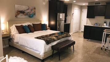 Iron/ironing board, free WiFi, bed sheets