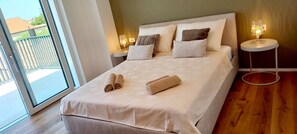 4 bedrooms, in-room safe, desk, iron/ironing board