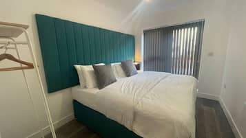 2 bedrooms, desk, iron/ironing board, WiFi