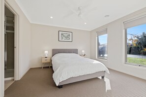 4 bedrooms, iron/ironing board