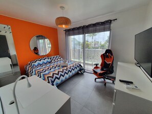 2 bedrooms, desk, free WiFi, bed sheets