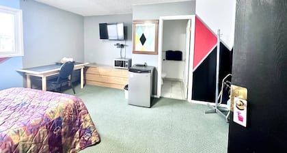 Grizzly Motor Hotel