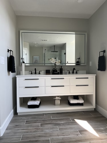 Large Charming House with Heated Pool and Outdoor Living