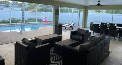 Large Charming House with Heated Pool and Outdoor Living