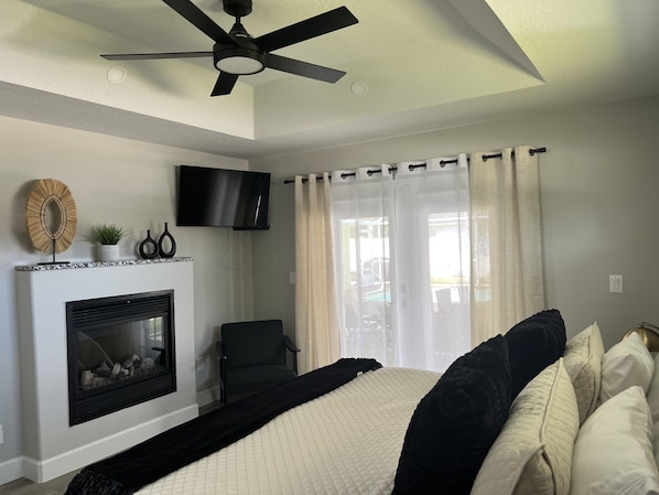 4 bedrooms, desk, iron/ironing board, travel cot