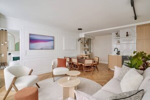 TV, offices - Sublime apartment for 6 - Heart of Paris (Paris)