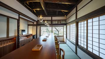 バー (施設内)