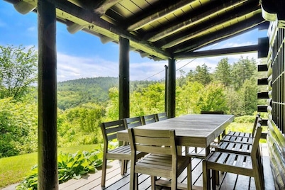 Hilltop 9-BR Mountain Retreat 5-min to Okemo