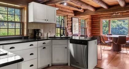 Contemporary 4-BR Cabin 5-min to Okemo