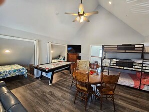 6 Schlafzimmer, Bügeleisen/Bügelbrett, Reisekinderbett, WLAN