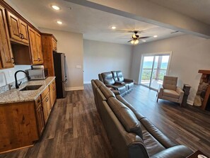 Smart TV, fireplace, stereo, offices